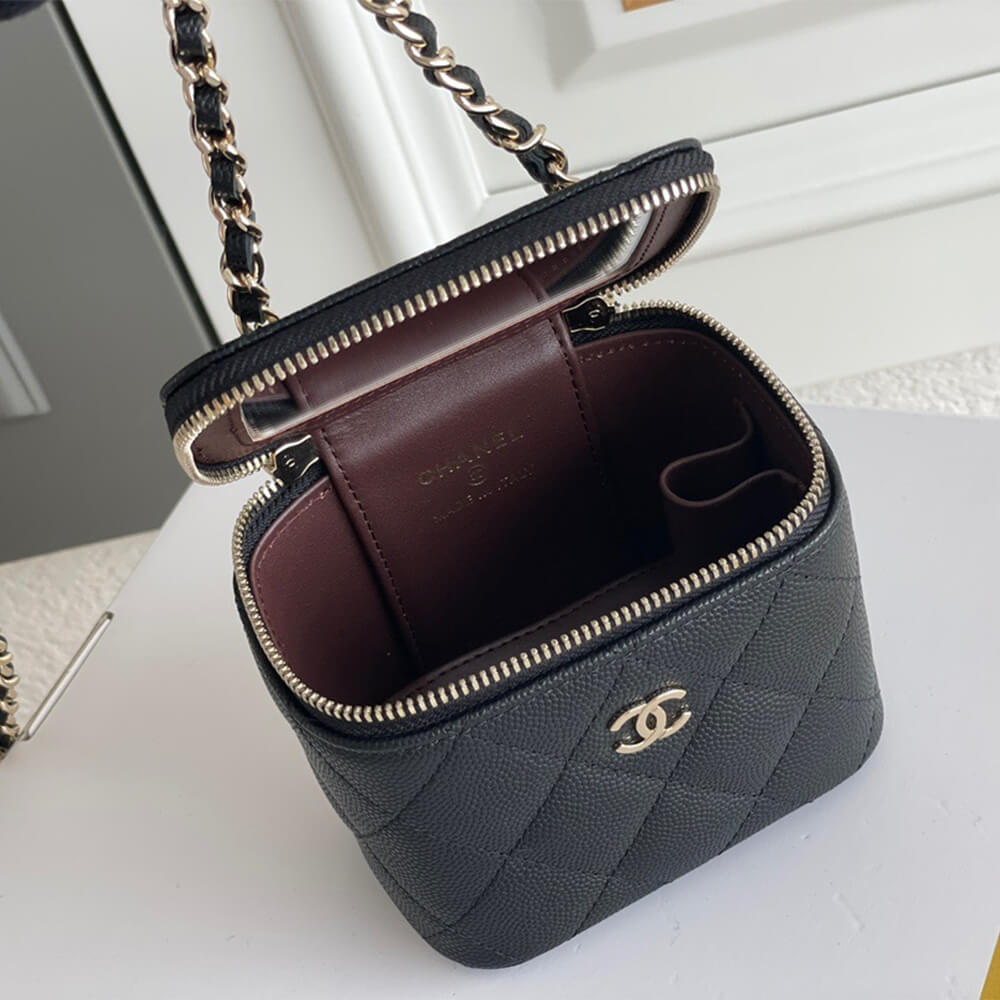 Chanel chain cosmetic bag - Image 8