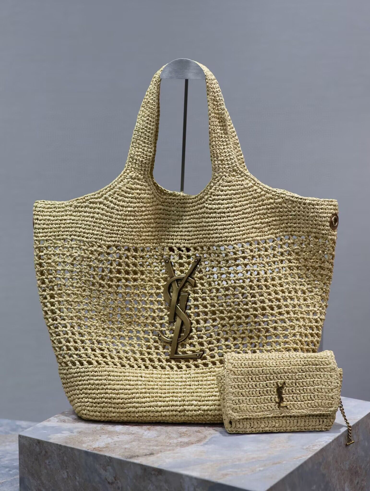 Yves Saint Laurent ICARE IN RAFFIA 698651 Apricot Yves Saint Laurent ICARE IN RAFFIA 698651 Apricot