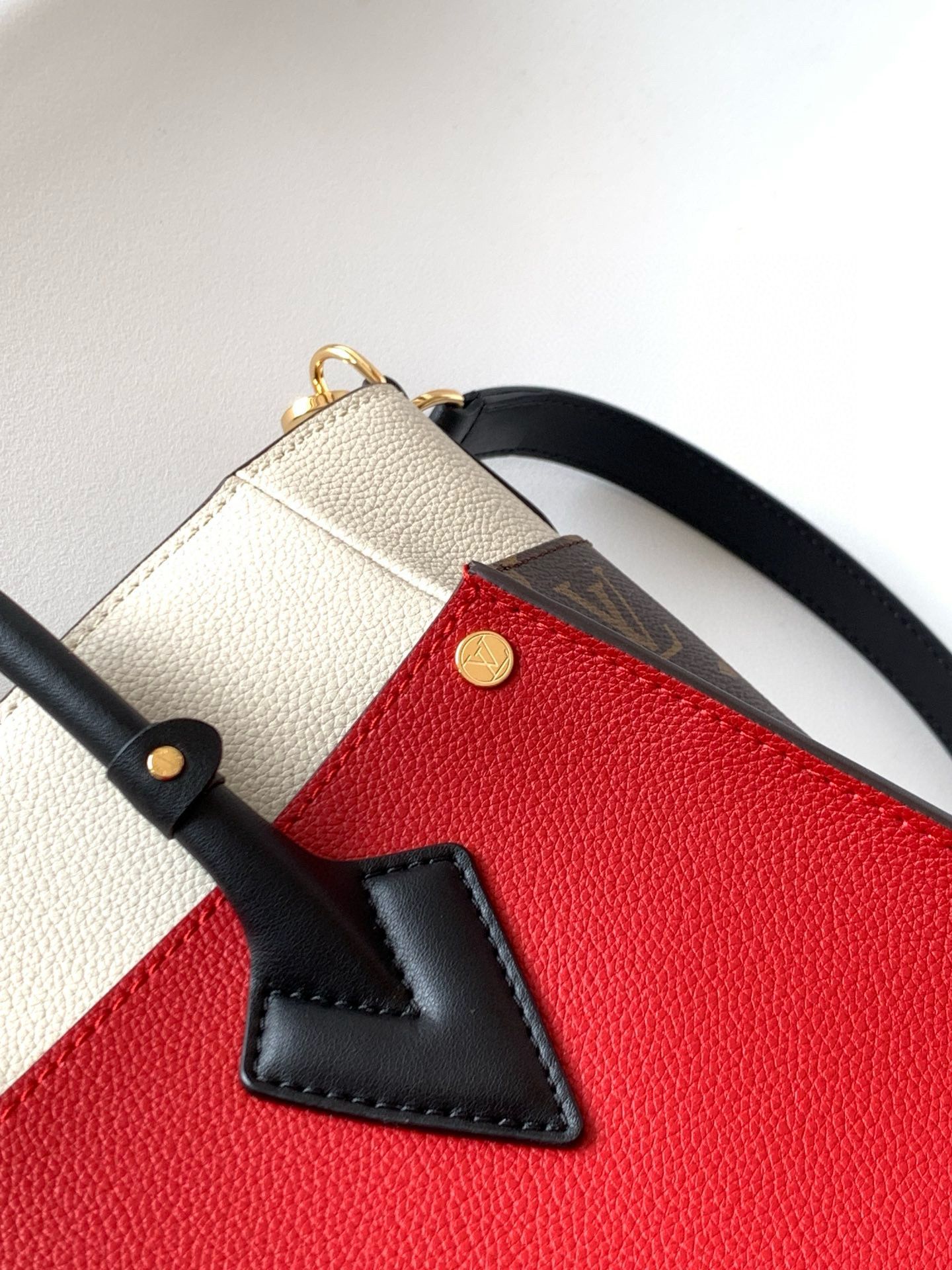 Louis Vuitton Original ON MY SIDE M53823 Red Louis Vuitton Original ON MY SIDE M53823 Red