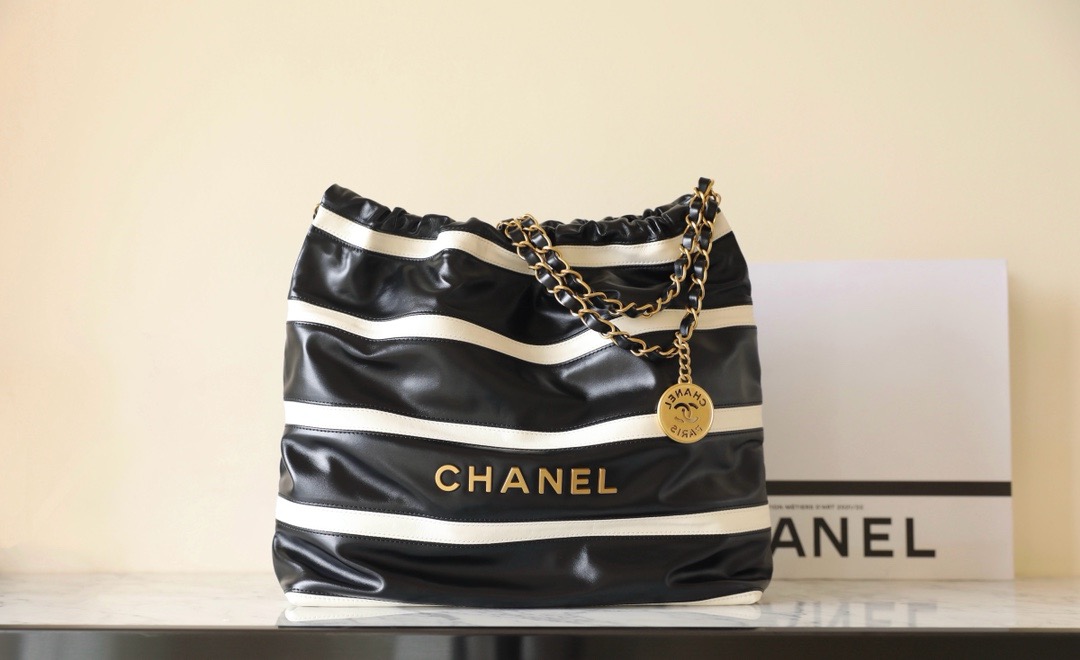 CHANEL 22 HANDBAG AS3260 Black&white CHANEL 22 HANDBAG AS3260 Black&white