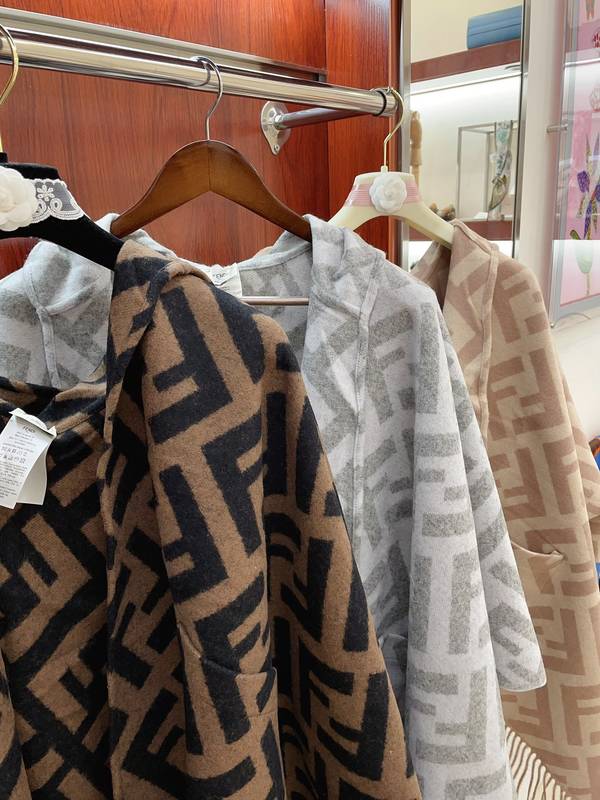 Fendi Cloak FDC00139 Fendi Cloak FDC00139