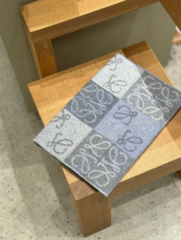 Loewe Scarf LOC00061 Loewe Scarf LOC00061