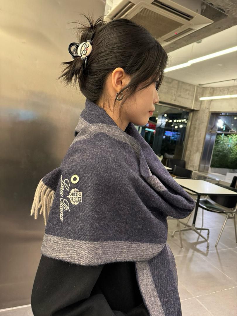 Loro Piana Cashmere Scarf LPS50930 Loro Piana Cashmere Scarf LPS50930