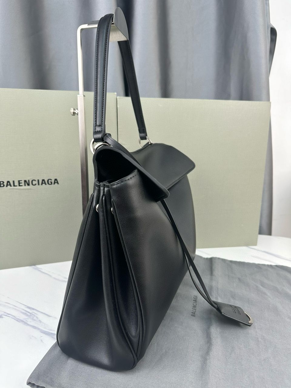 Balenciaga Rodeo Medium Handbag in black smooth calfskin 9027 aged-silver hardware Balenciaga Rodeo Medium Handbag in black smooth calfskin 9027 aged-silver hardware