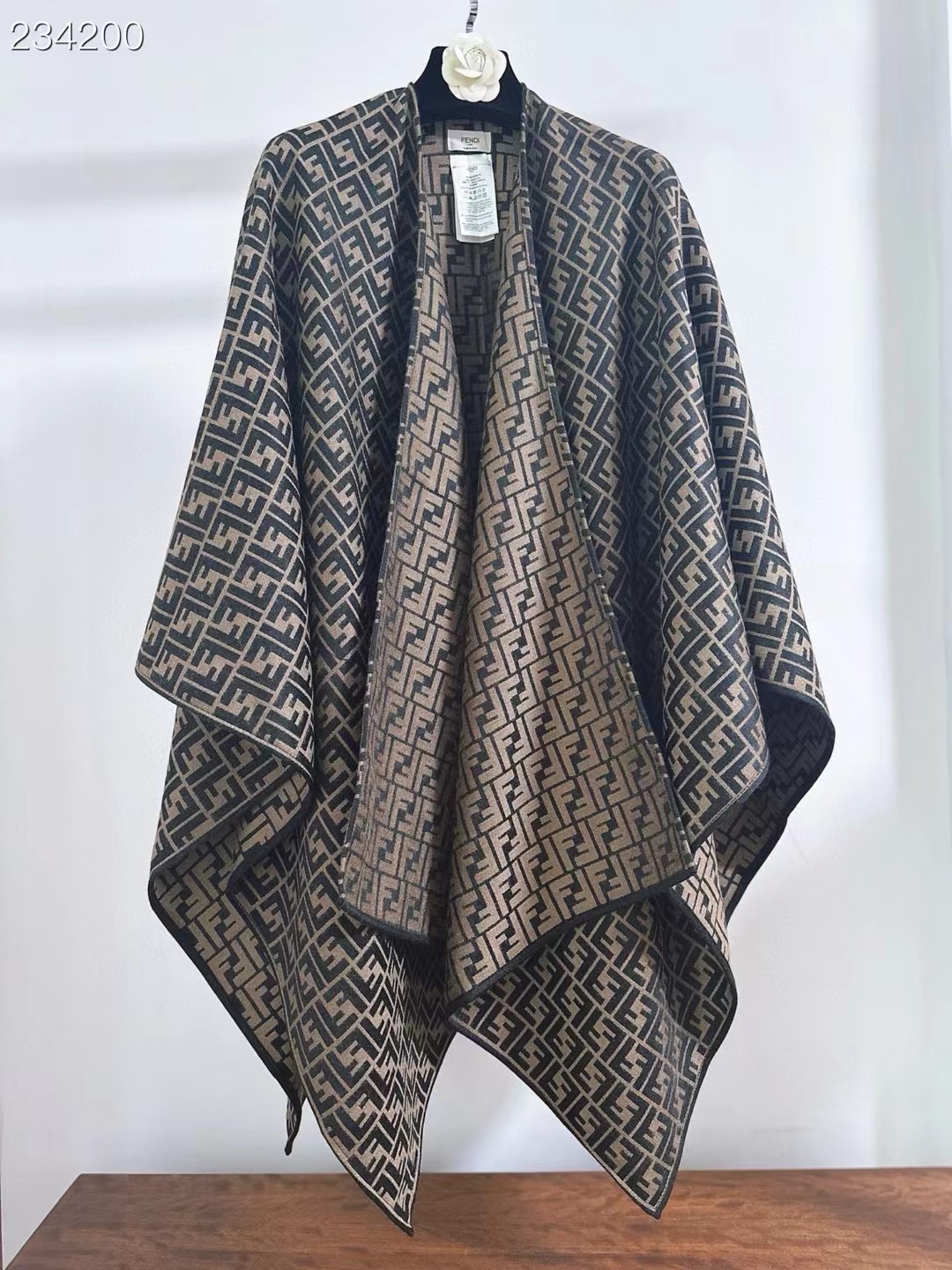 Fendi Cape Double-sided cashmere FDC35907