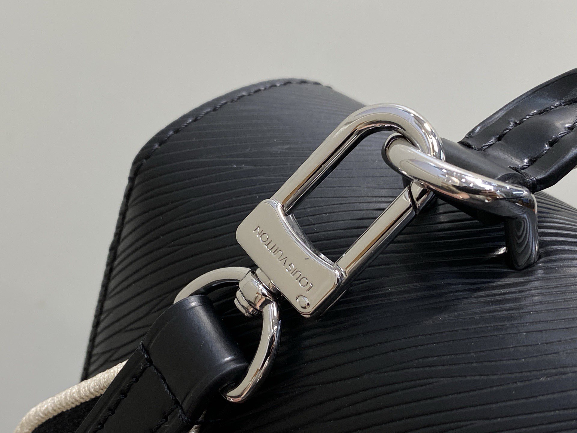 Louis Vuitton Cluny MM EPI Leather M58931 Black Louis Vuitton Cluny MM EPI Leather M58931 Black